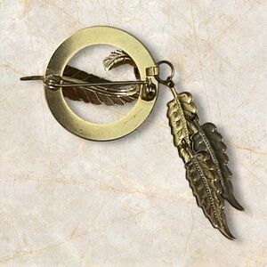 Beautiful Gold tone Brooch with Dangling Leaves RARE